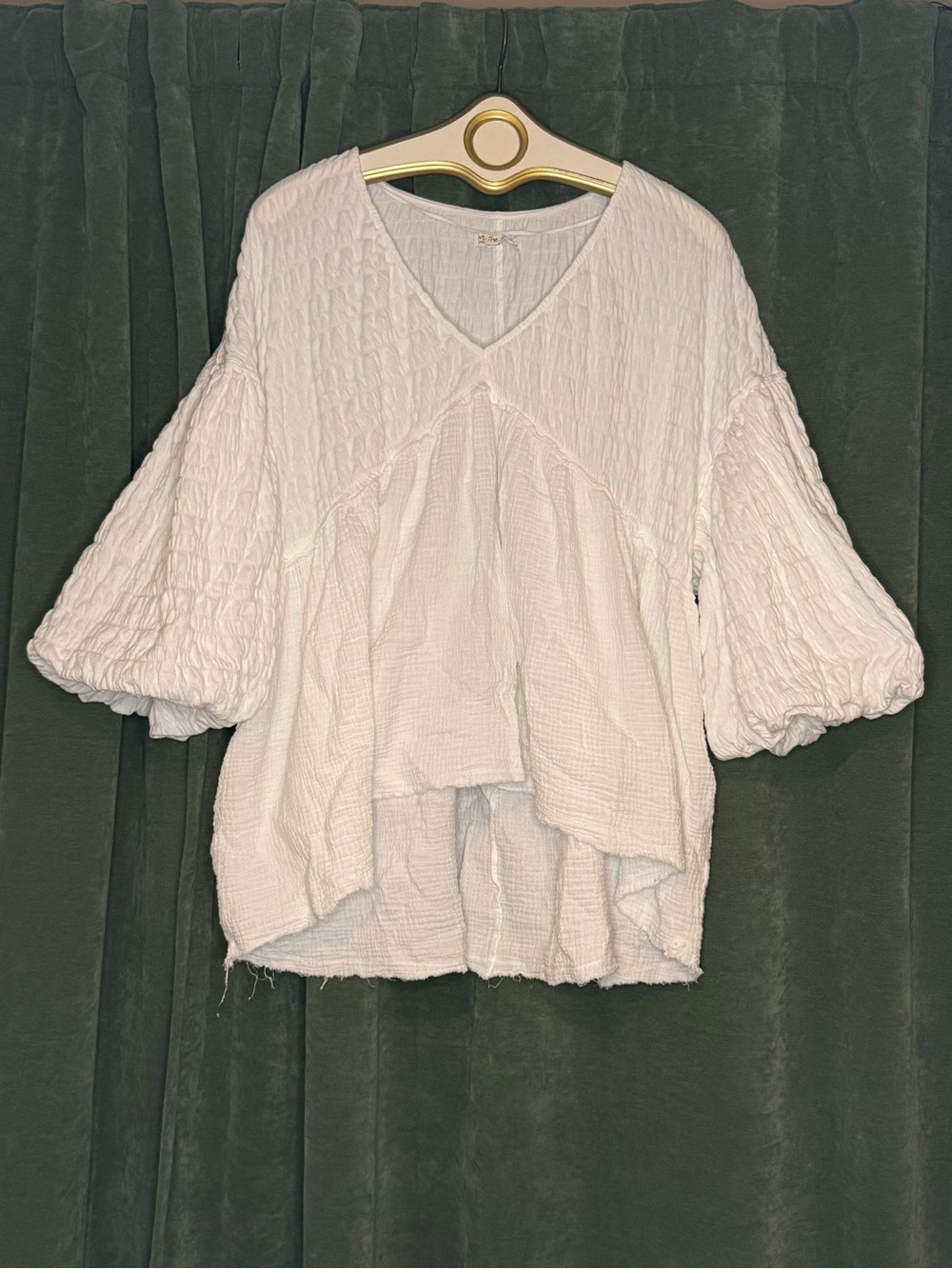 We The Free White Crinkled V-Neck Balloon Sleeve Tunic